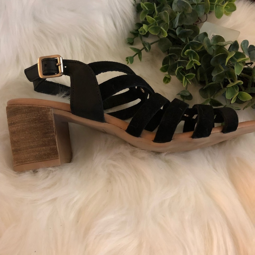 NEW Black suede Misty style Eric Michael heels - Picture 5 of 6